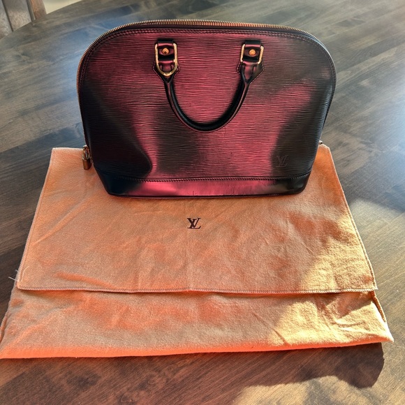 Louis Vuitton Alma Epi Leather Bag - Picture 9 of 12